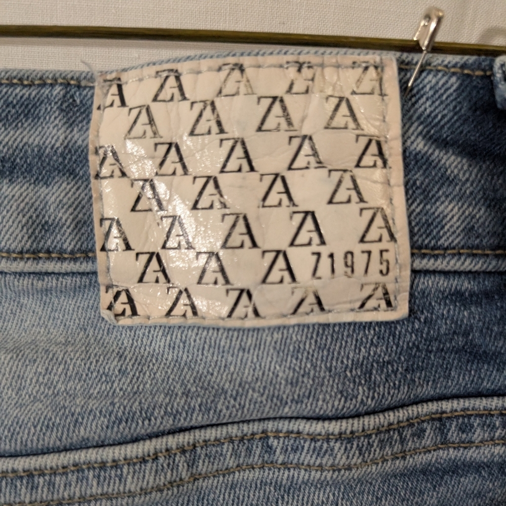 Zara Women's Distressed Skinny Jeans, Size 6, Stretch, Mid-Rise, Light Wash - Picture 8 of 13